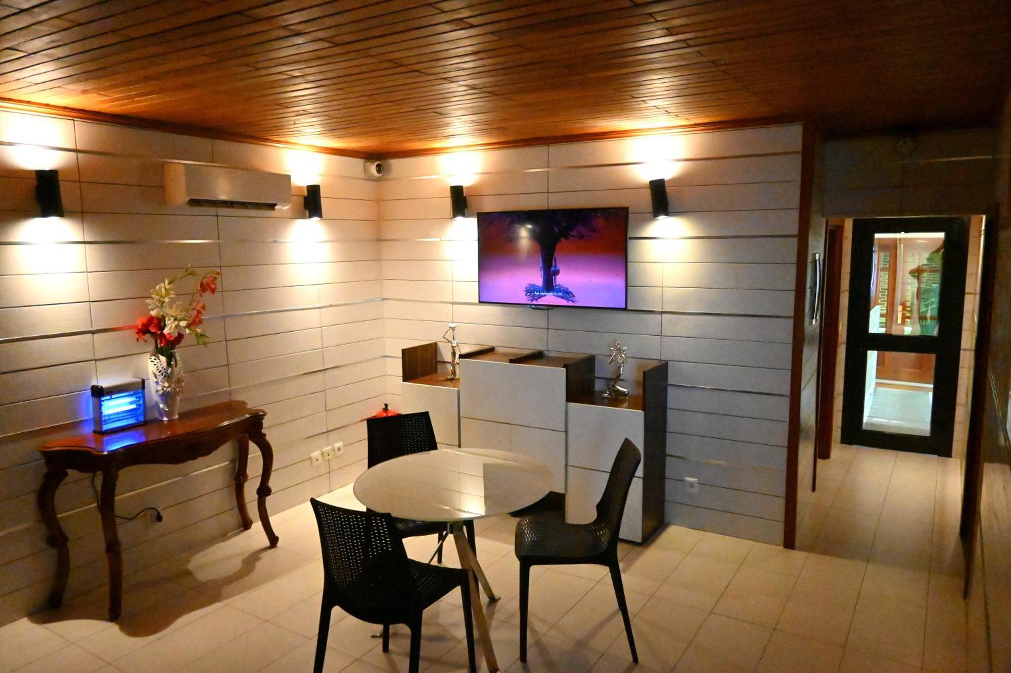 דואלה Grand Hotel Akwa מראה חיצוני תמונה