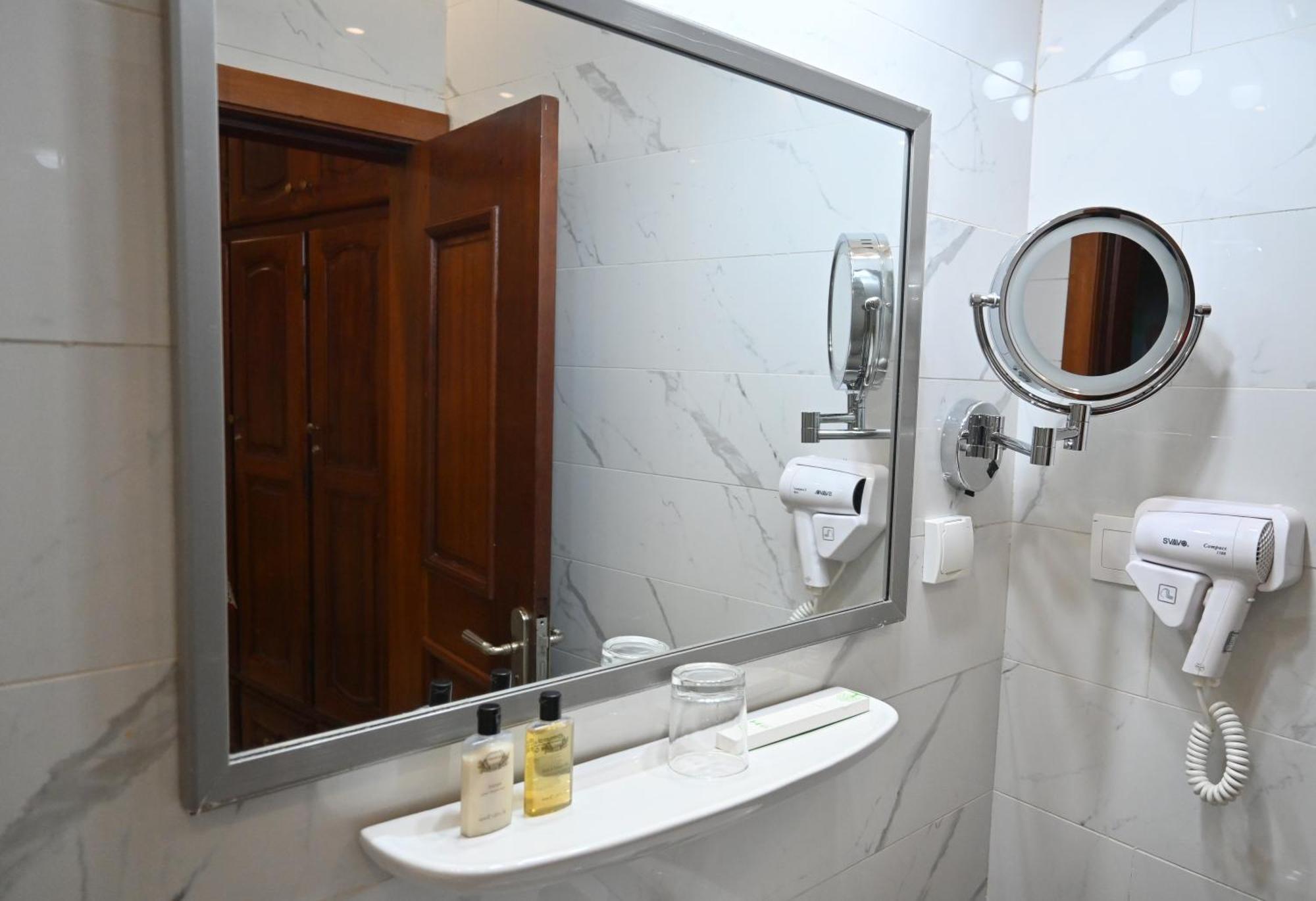 דואלה Grand Hotel Akwa מראה חיצוני תמונה